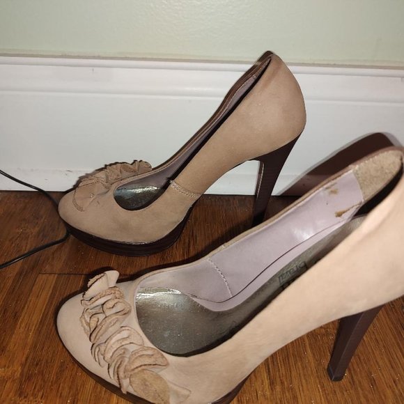 Shoes - Picture 1 of 2